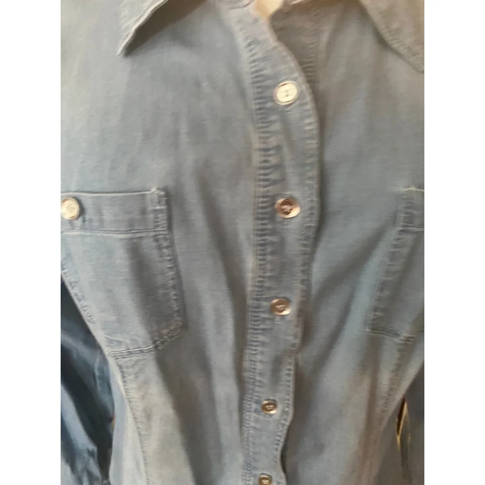 Guess Light Chambray Button-Down Shirt - Picture 3 of 6